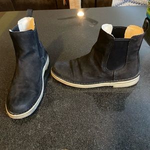 Like new Clarks suede ankle boots